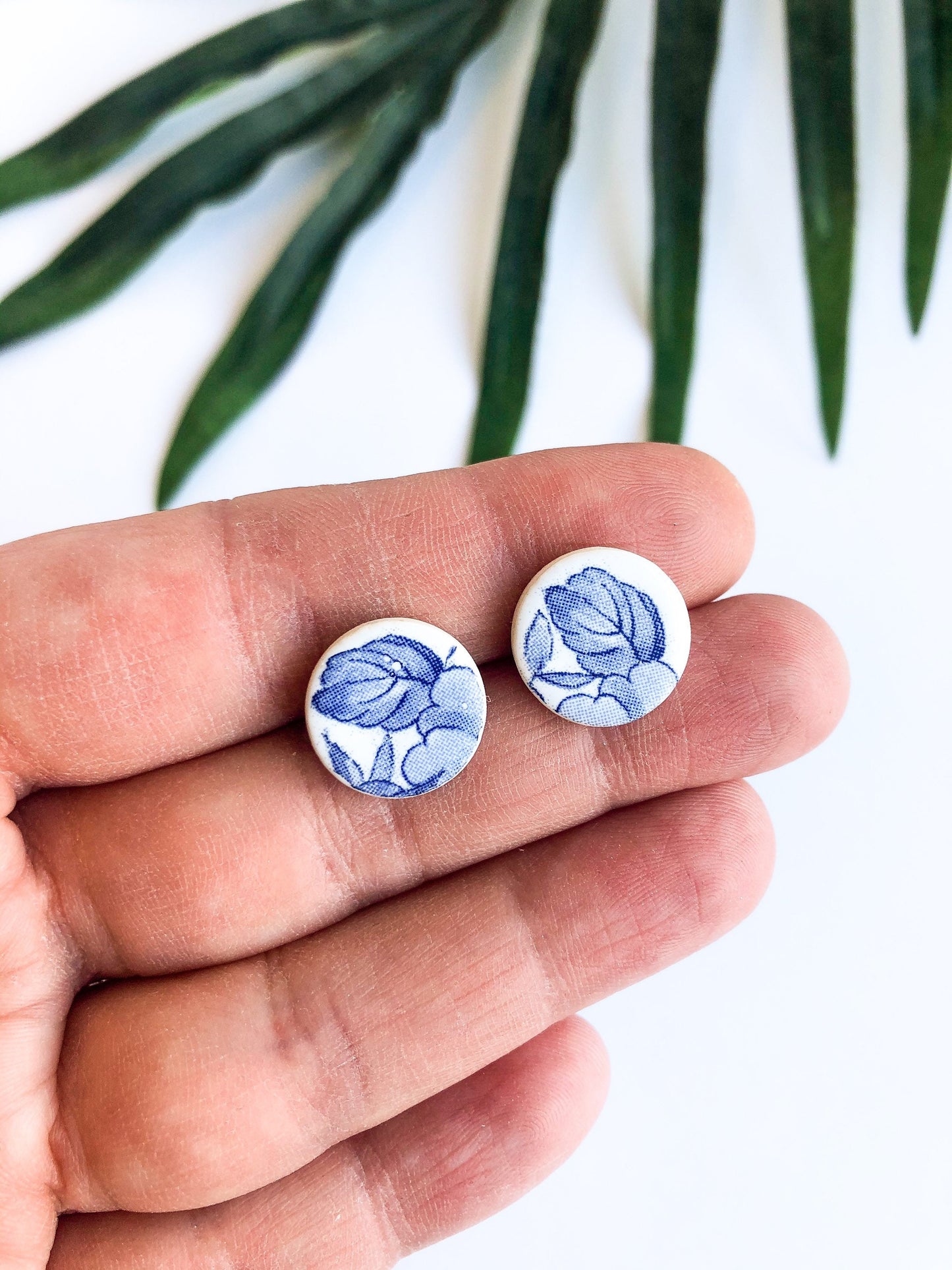 Vintage china - blue small round studs