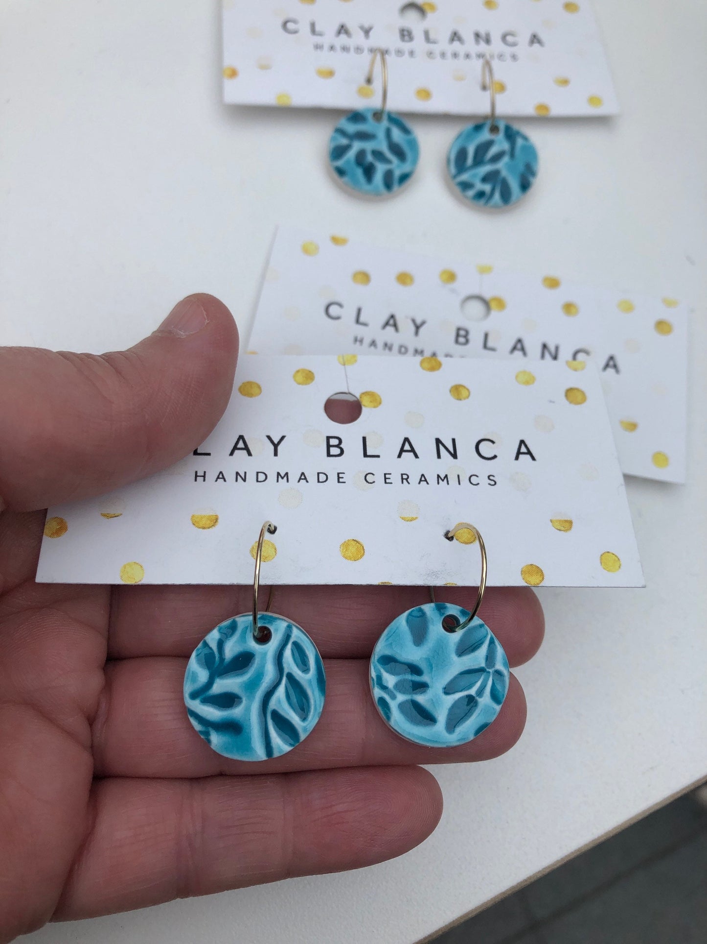 Round leaf on small hoops