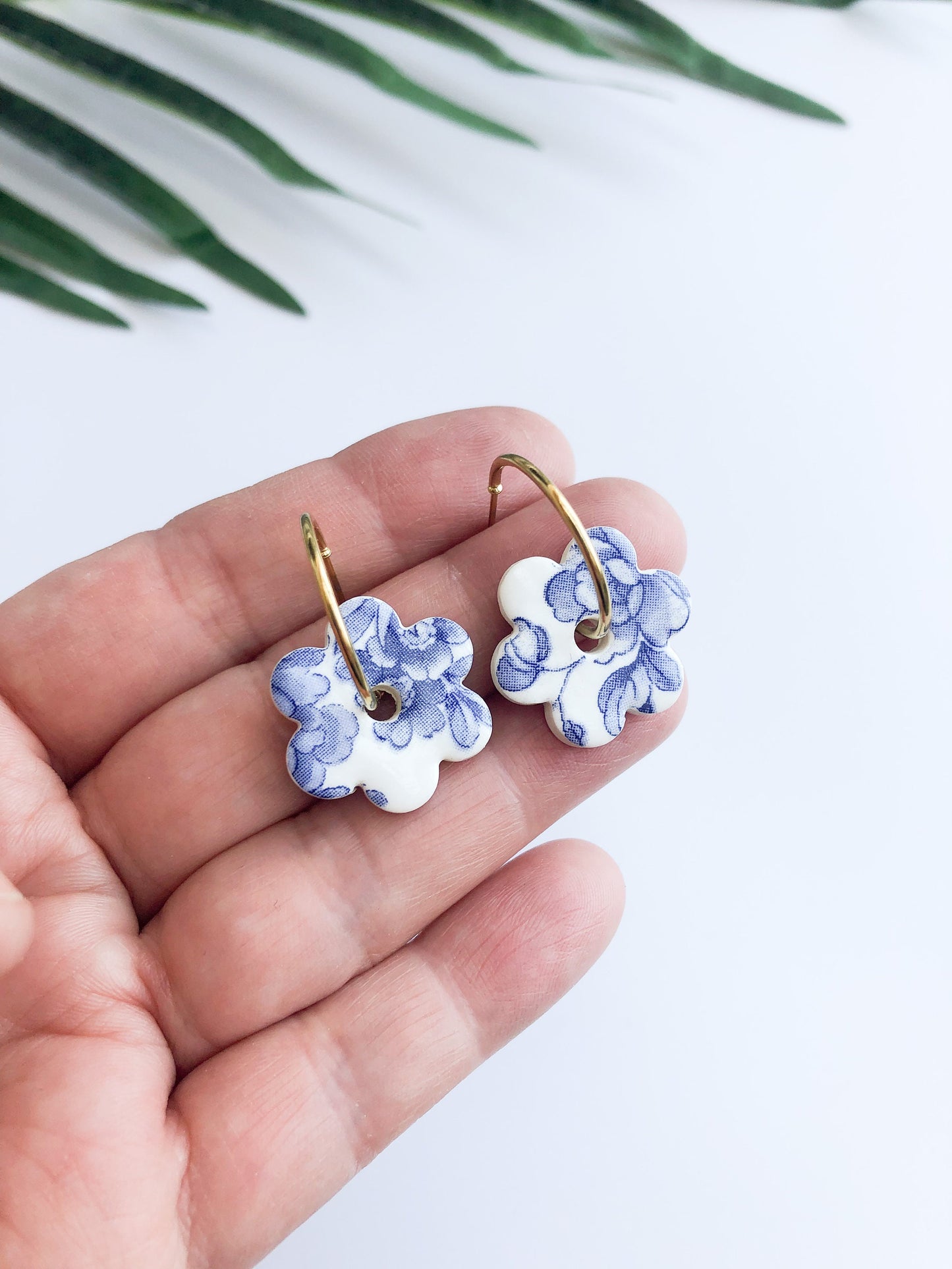 Vintage china - blue flower on gold hoops