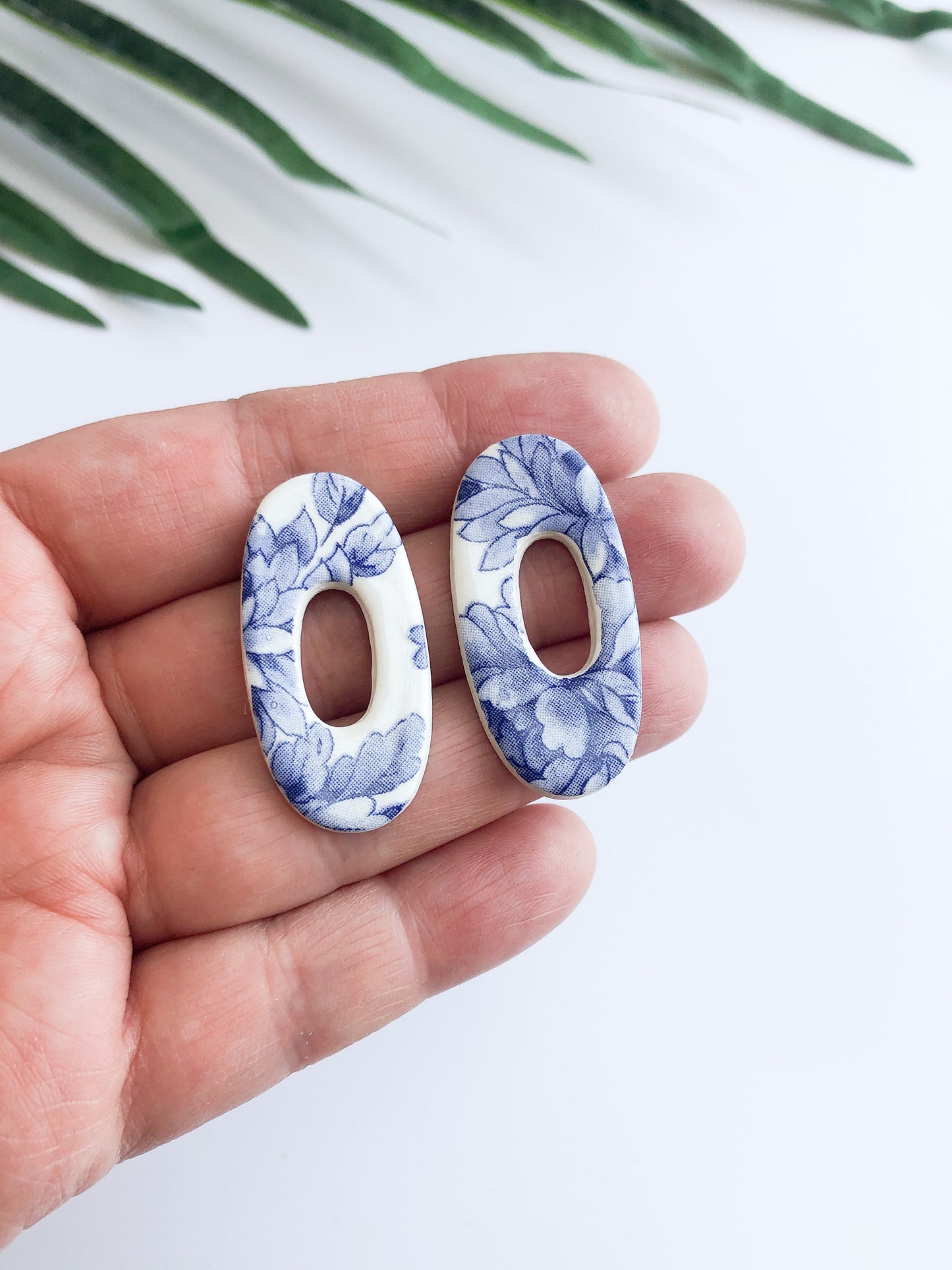 Vintage china - blue large oval studs