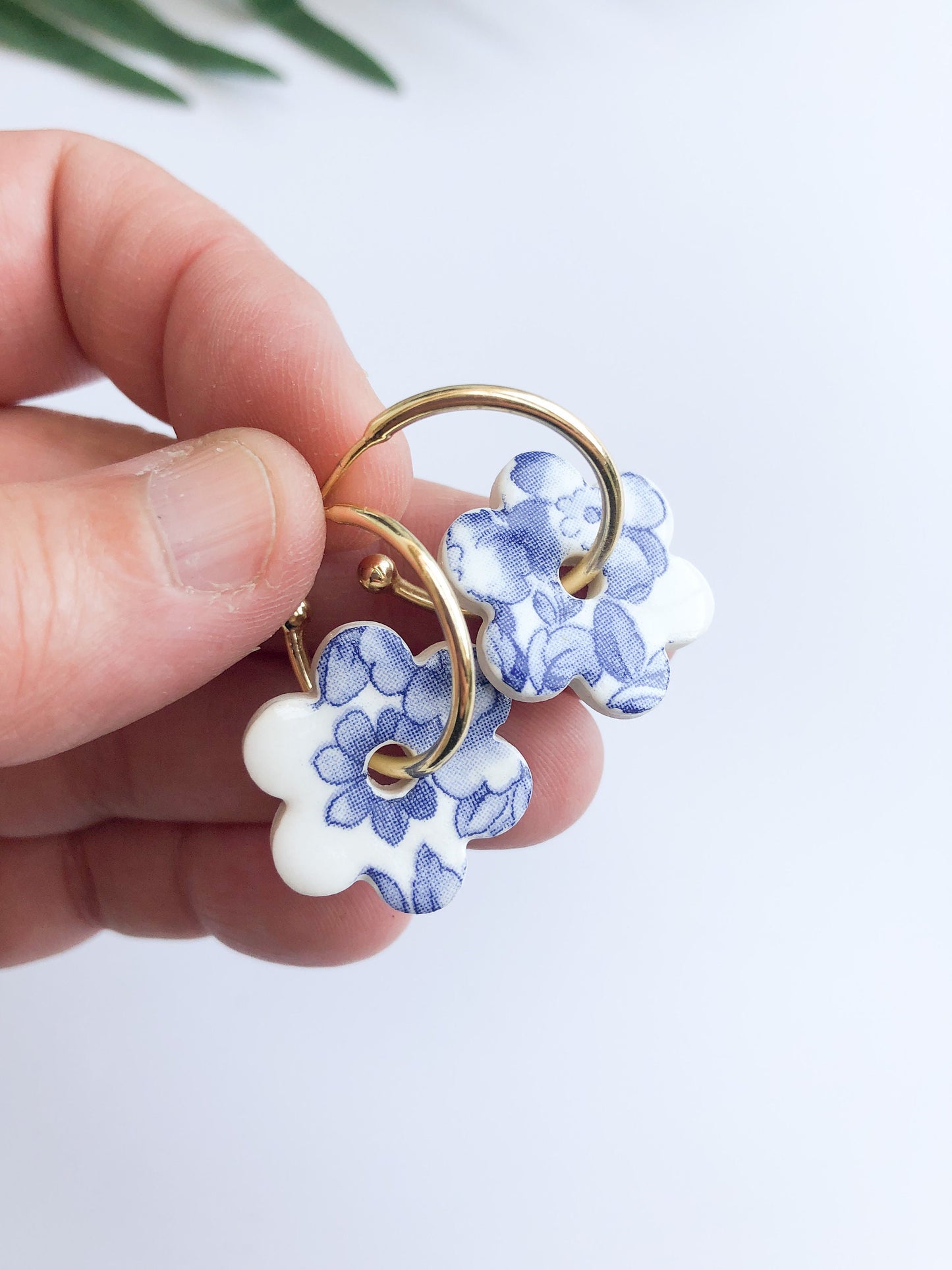 Vintage china - blue flower on gold hoops