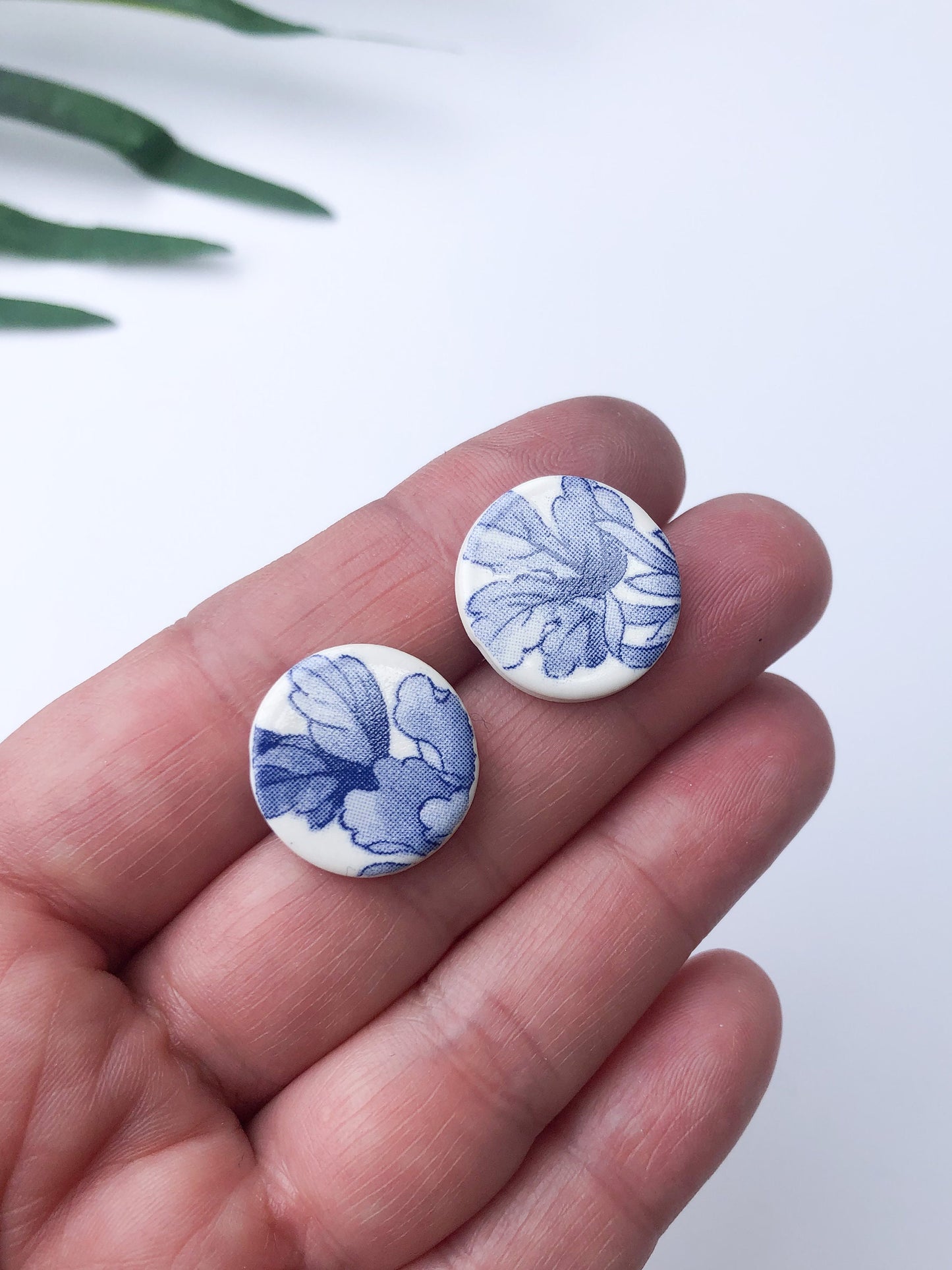Vintage china - blue large round studs