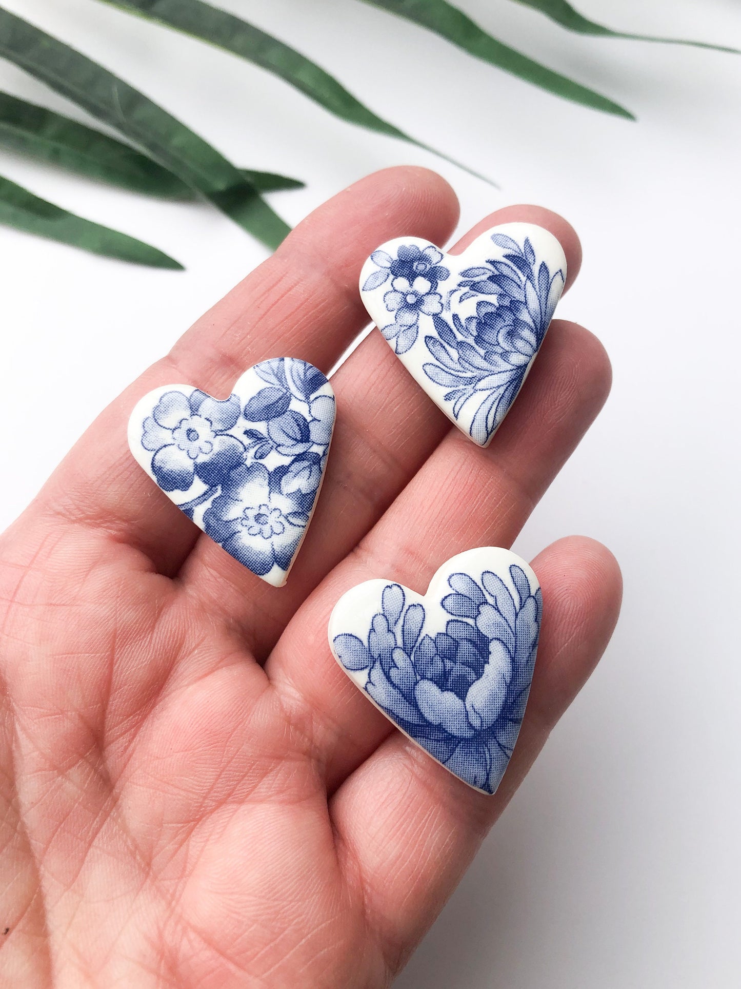 Porcelain heart fridge magnet, with white and blue floral pattern