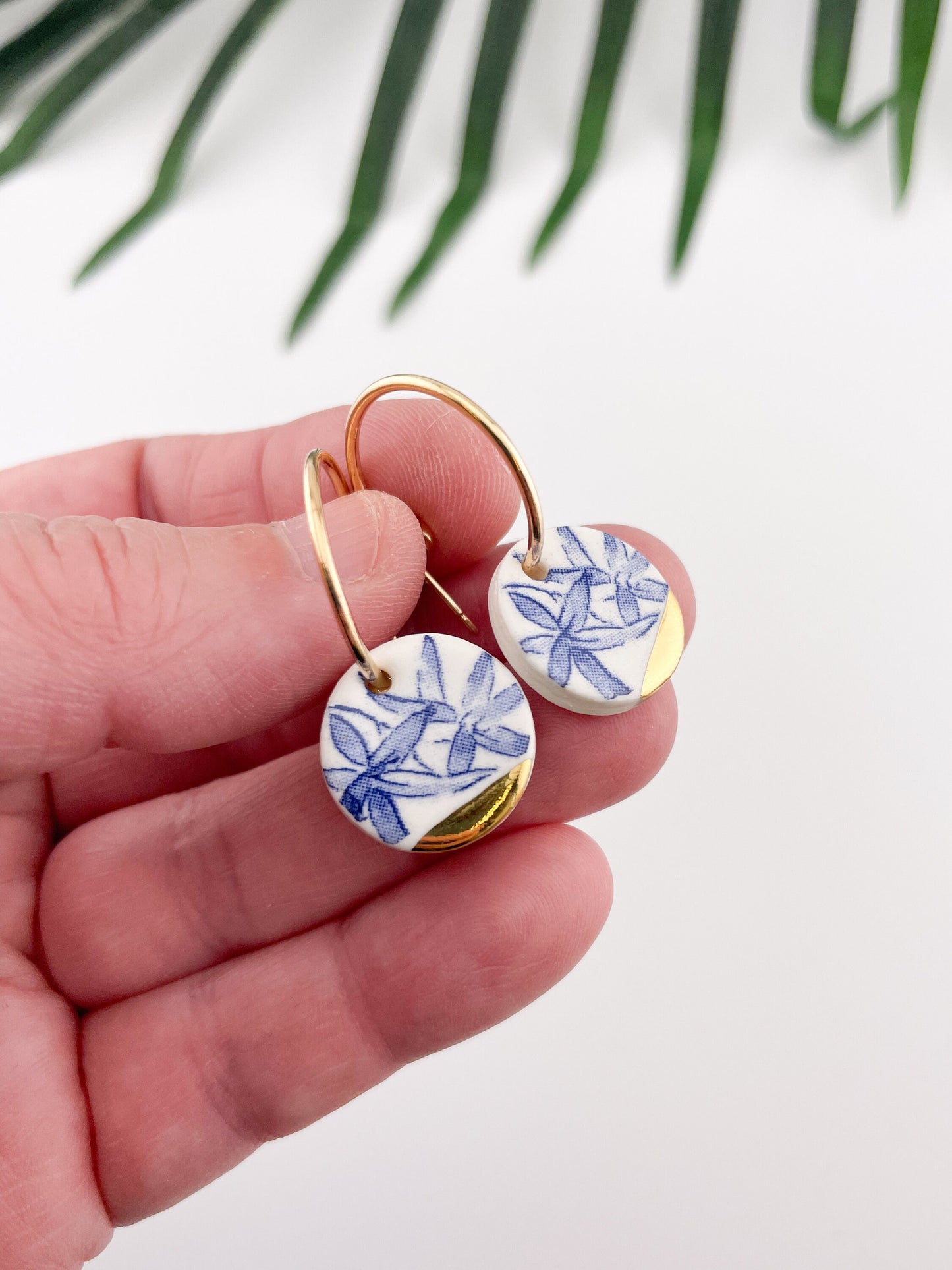 Vintage china - blue round hoops with gold tips