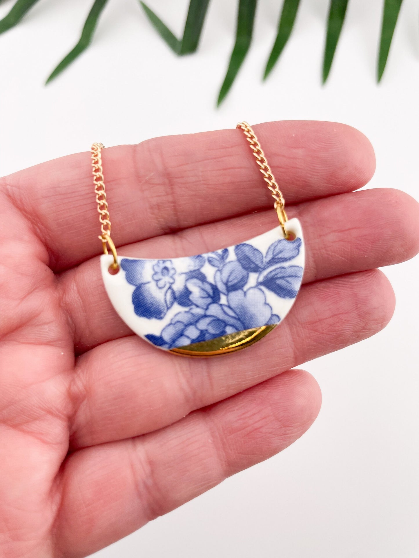Vintage china - blue U shape necklace with gold tip
