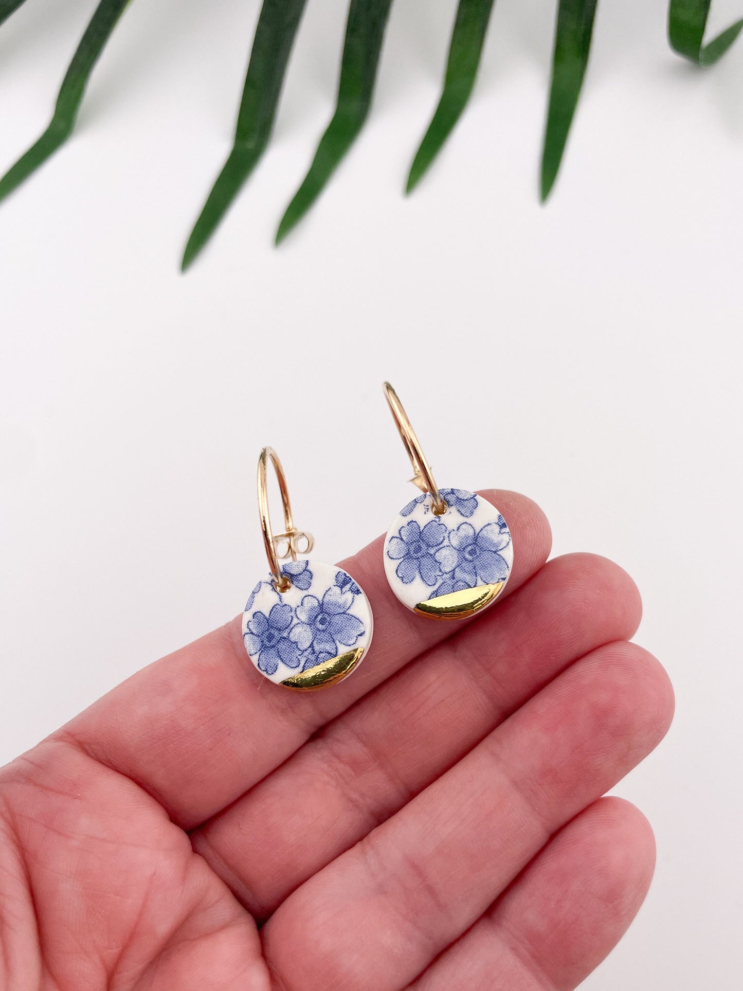 Vintage china - blue round hoops with gold tips