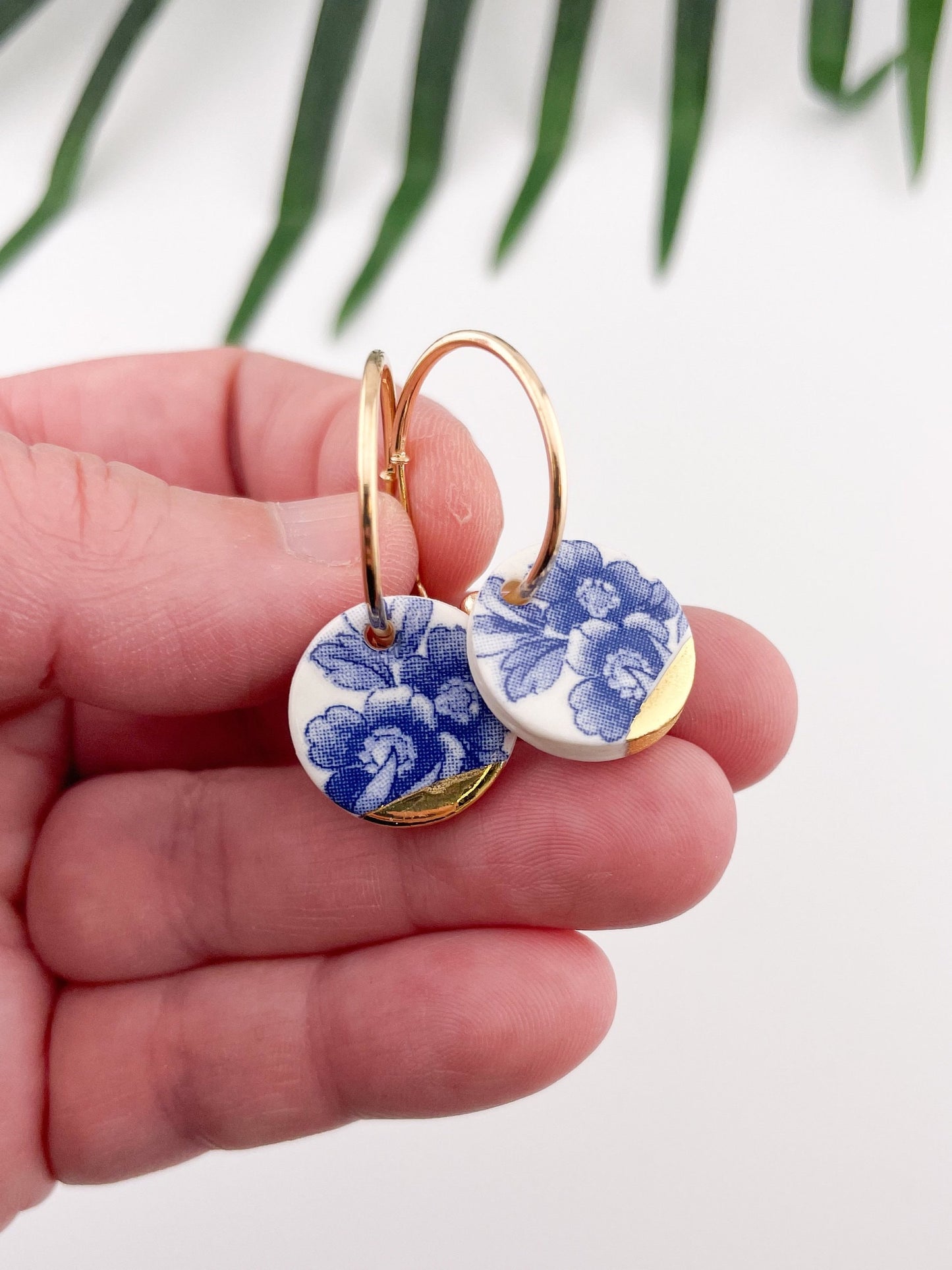 Vintage china - blue round hoops with gold tips