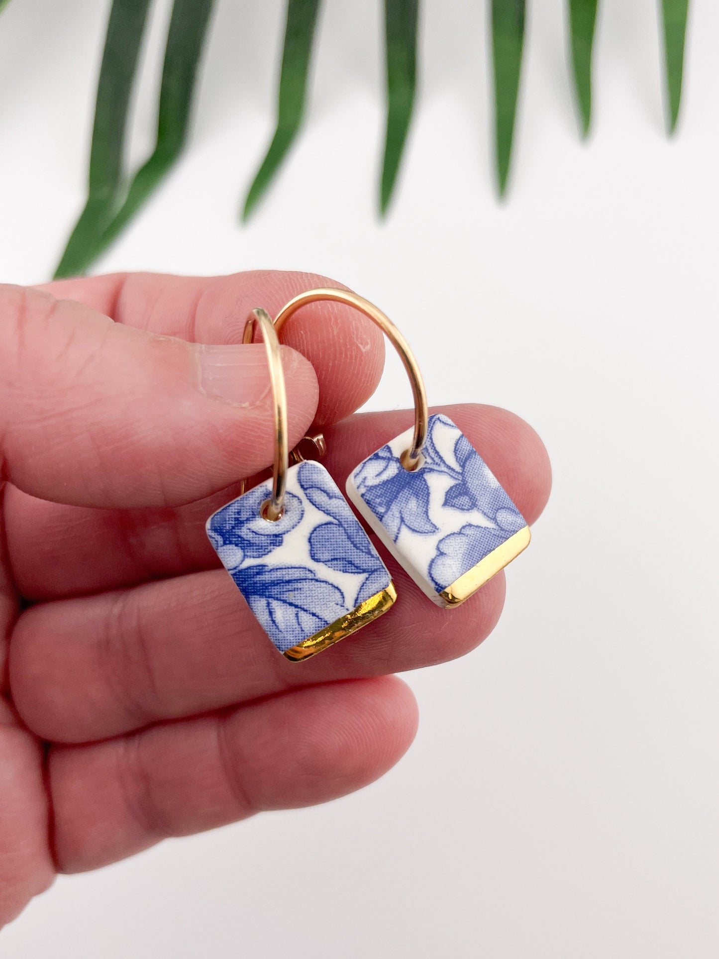 Vintage china - blue small rectangle hoops with gold tips