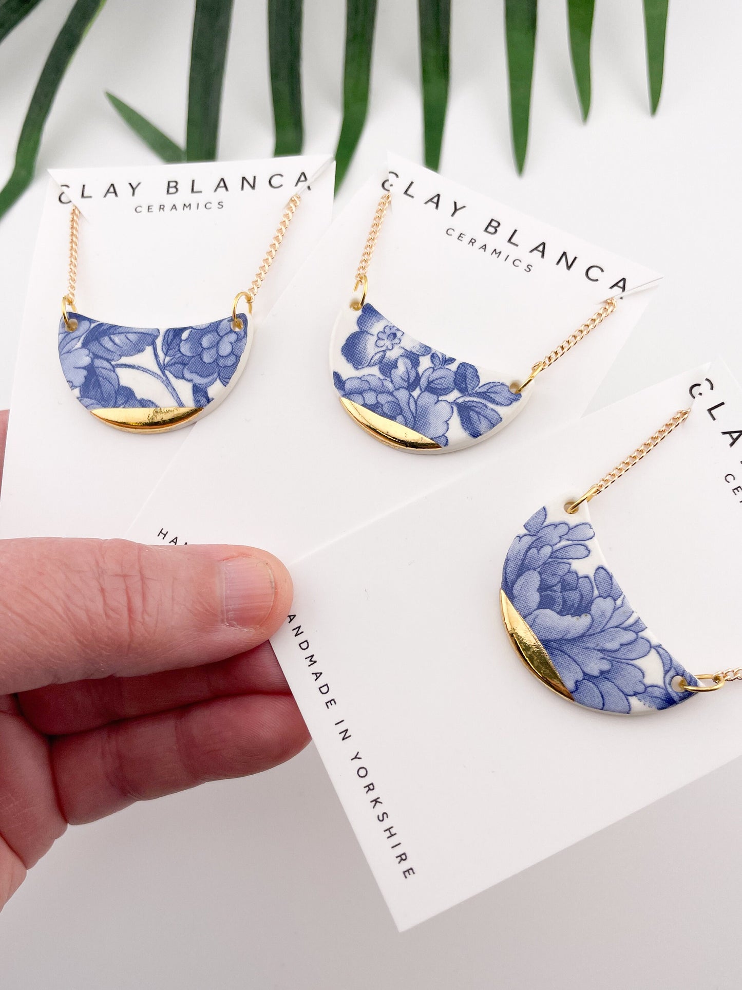 Vintage china - blue U shape necklace with gold tip