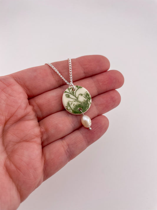 Green China round necklace with a pearl drop
